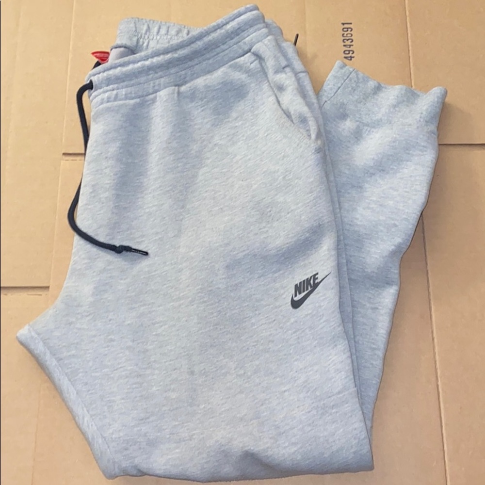 Nike men’s Tech Fit sweats